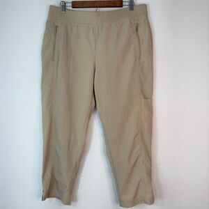 Chico’s Zenergy Khaki Tan Cropped Capri Pants Womens Large Utility Gropcore